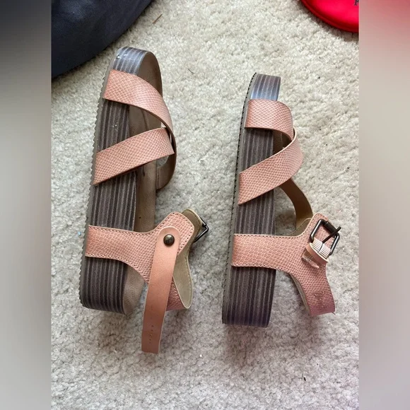 blowfish | faux snakeskin strappy sandals | size 8.5 - Picture 6 of 6